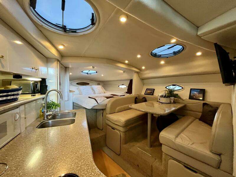 33ft Maxum Yacht For Sale