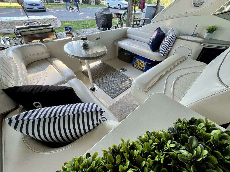 33ft Maxum Yacht For Sale