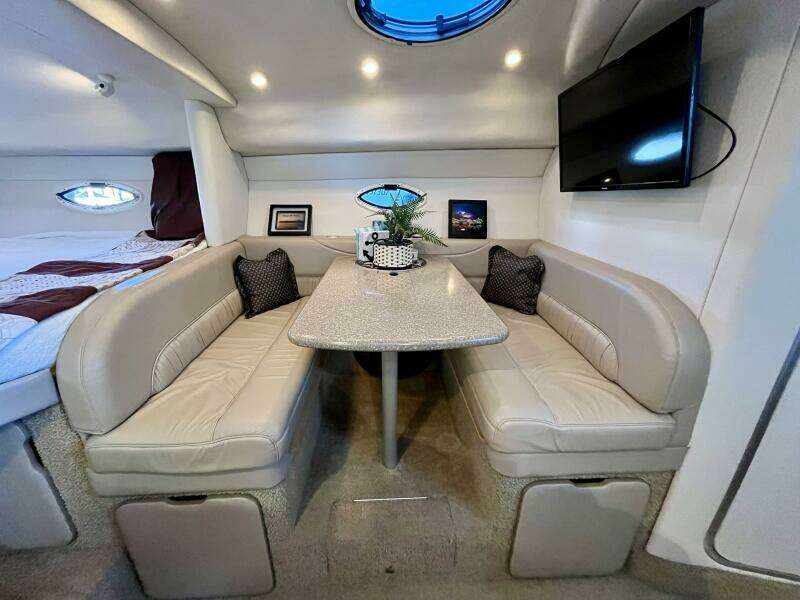 33ft Maxum Yacht For Sale