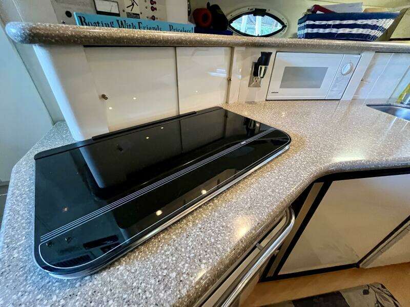 33ft Maxum Yacht For Sale