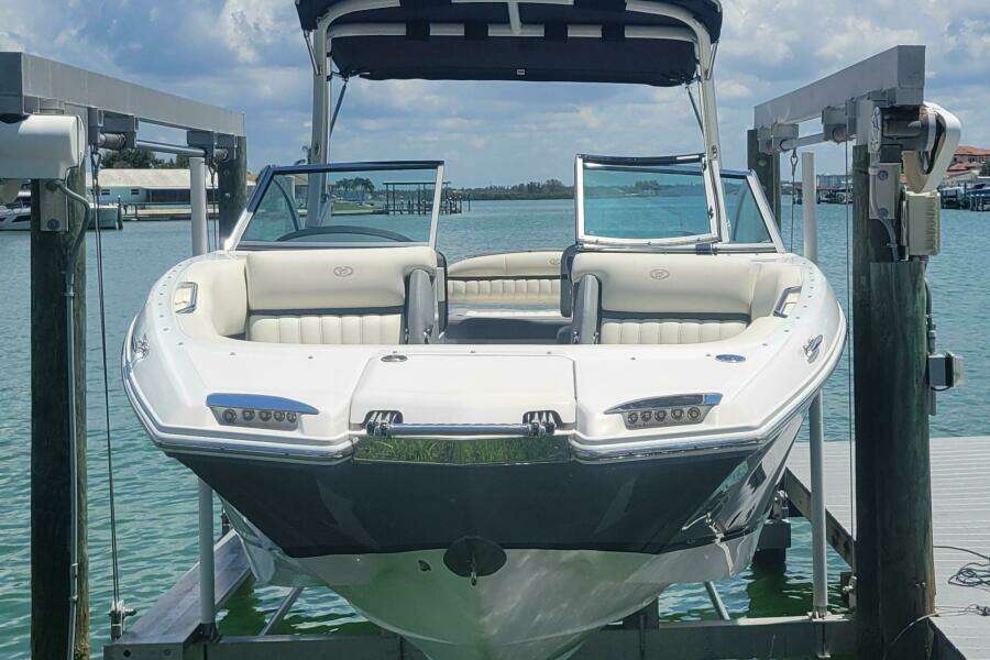 26ft Cobalt Yacht For Sale