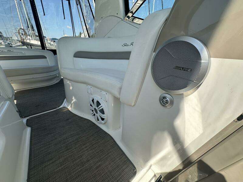 Liquid Therapy 32ft Sea Ray Yacht For Sale