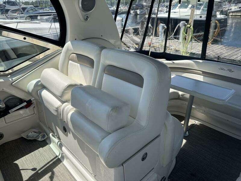 Liquid Therapy 32ft Sea Ray Yacht For Sale
