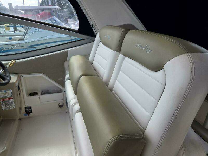 31ft Sea Ray Yacht For Sale