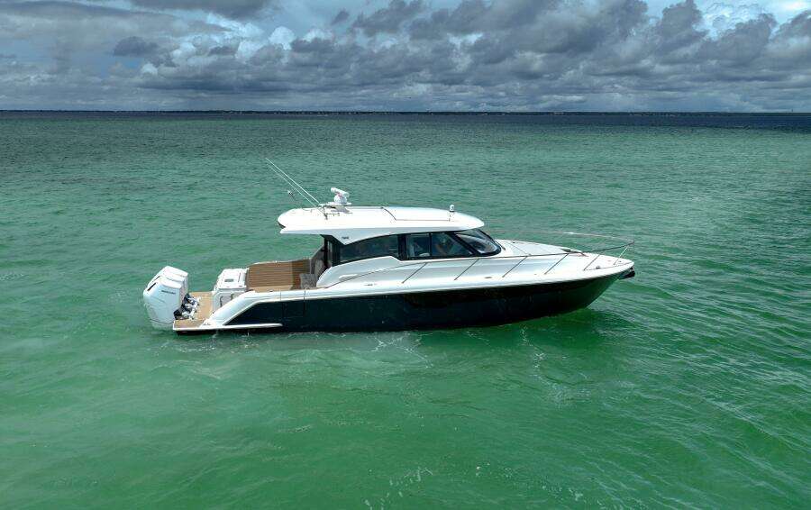 2024 Tiara Yachts 48LE- LADY OGEA- Profile