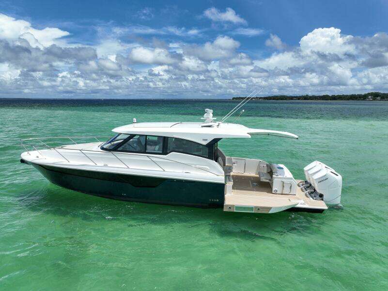 2024 Tiara Yachts 48LE- LADY OGEA- Profile