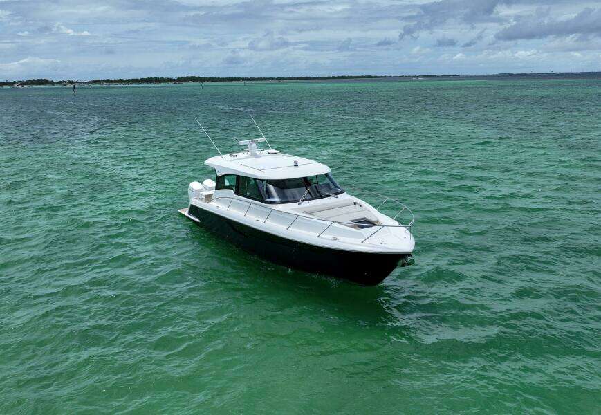 2024 Tiara Yachts 48LE- LADY OGEA- Profile