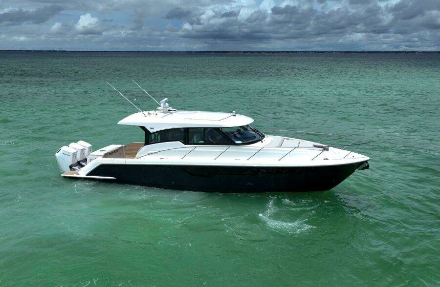 2024 Tiara Yachts 48LE- LADY OGEA- Profile