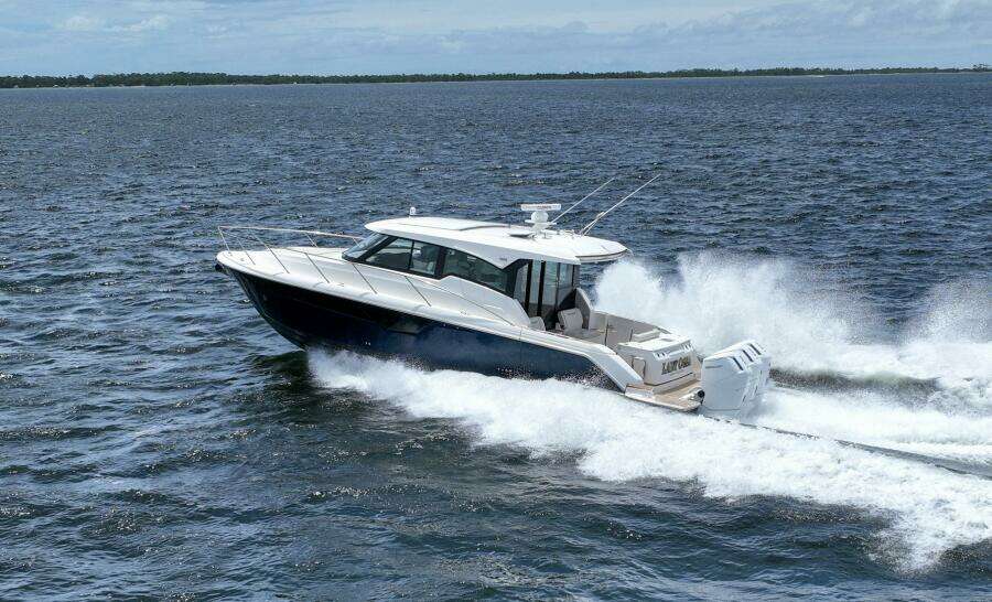 2024 Tiara Yachts 48LE- LADY OGEA- Profile