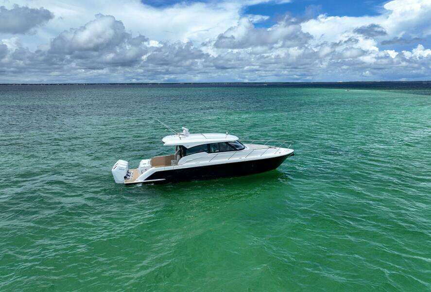  2024 Tiara Yachts 48LE- LADY OGEA- Profile