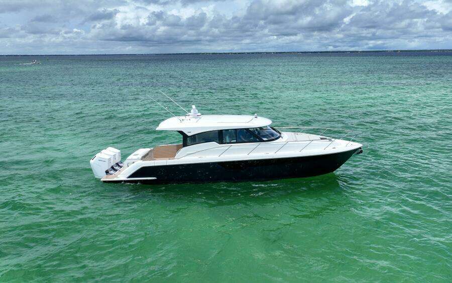 2024 Tiara Yachts 48LE- LADY OGEA- Profile