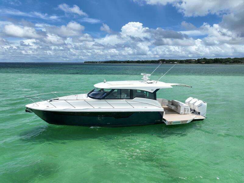 2024 Tiara Yachts 48LE- LADY OGEA- Profile