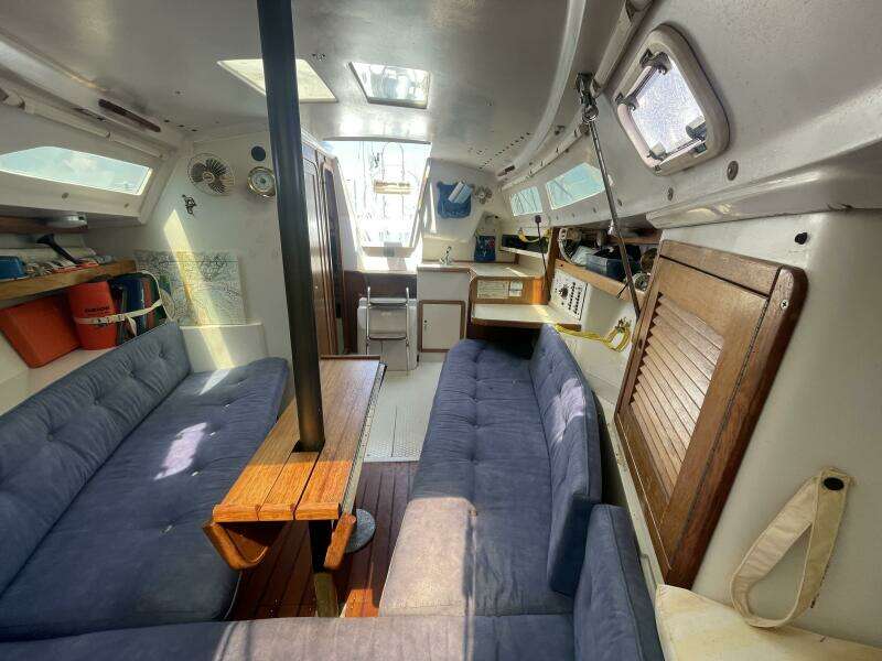 Black Dog 27ft Catalina Yacht For Sale