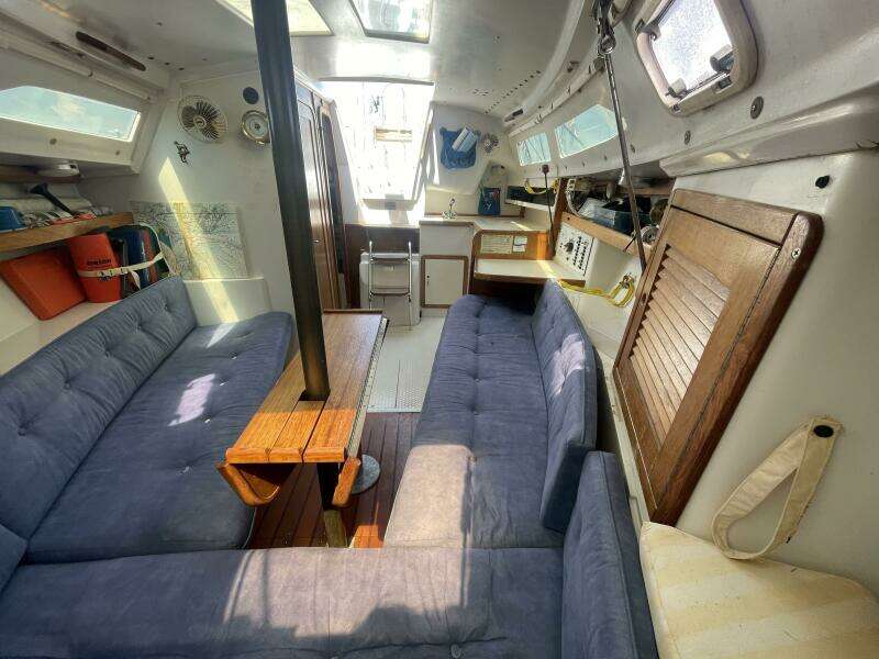 Black Dog 27ft Catalina Yacht For Sale