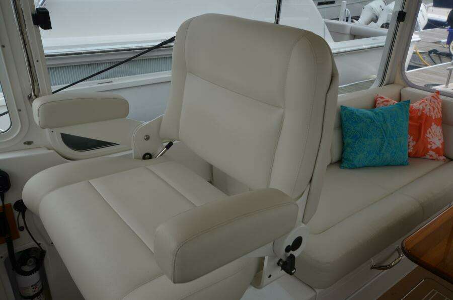 Helm Seat