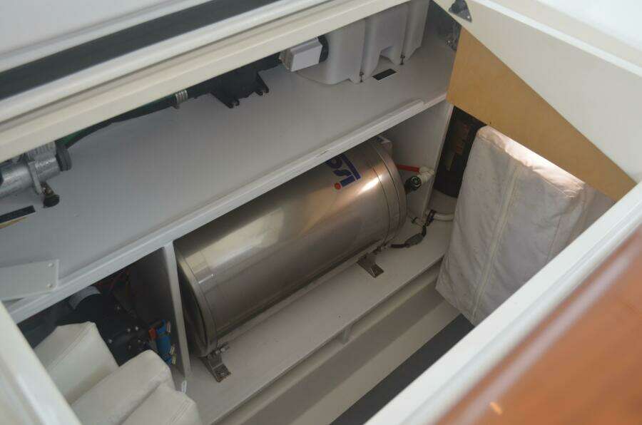 Port Deep Storage Under Lounge