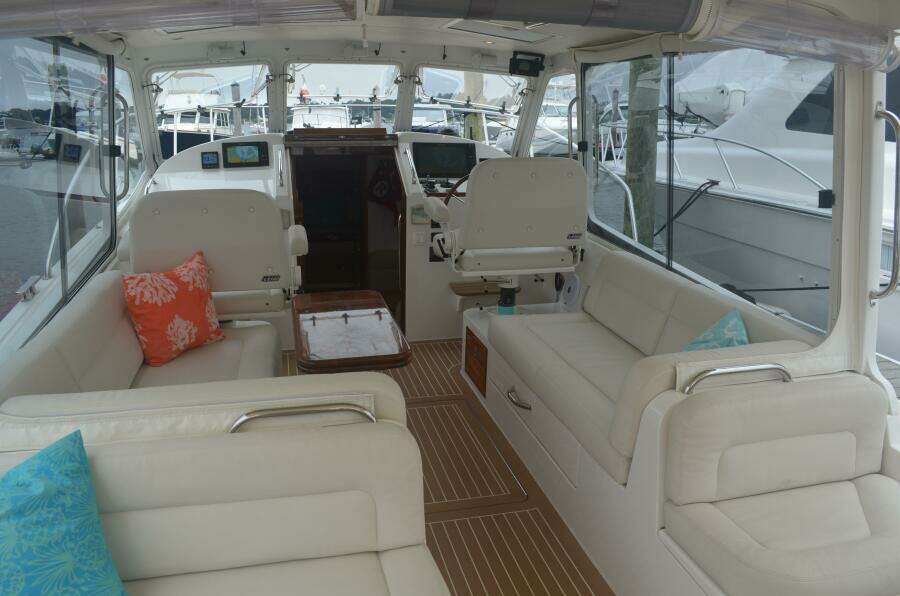 Helm Deck Fwd Stb