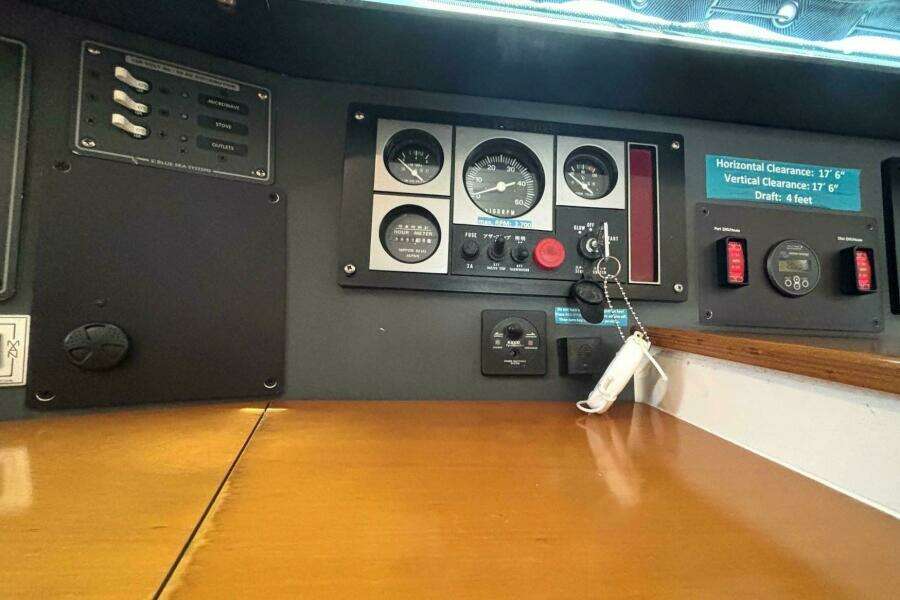 37ft Fountaine Pajot Yacht For Sale