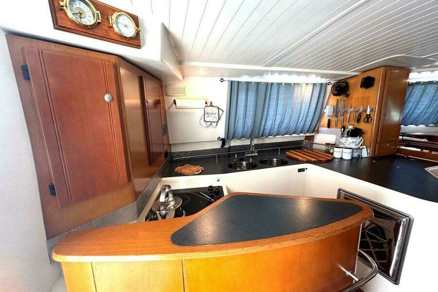37ft Fountaine Pajot Yacht For Sale
