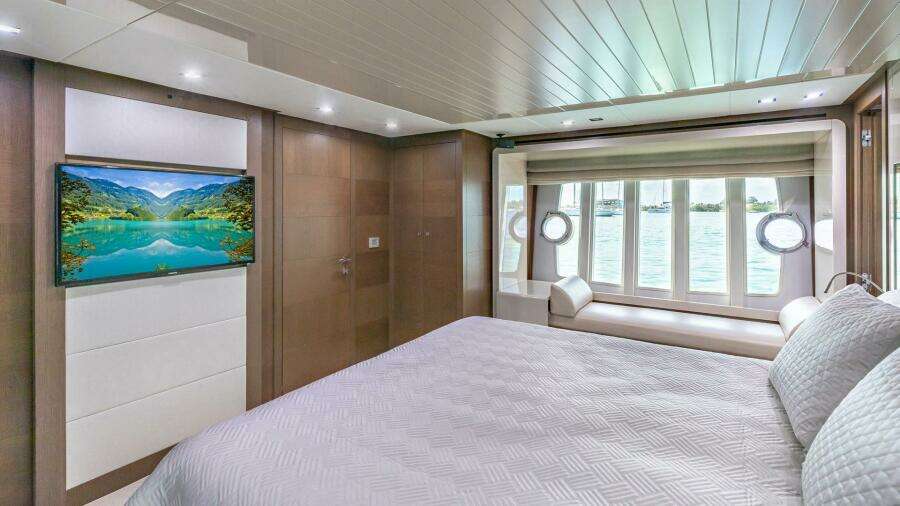 Hoya Saxa 87ft Ferretti Yachts Yacht For Sale