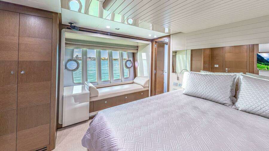 Hoya Saxa 87ft Ferretti Yachts Yacht For Sale