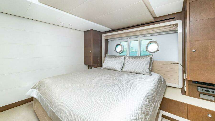 Hoya Saxa 87ft Ferretti Yachts Yacht For Sale