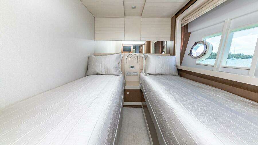 Hoya Saxa 87ft Ferretti Yachts Yacht For Sale