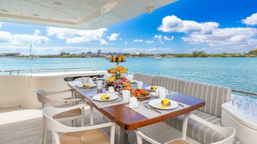Hoya Saxa 87ft Ferretti Yachts Yacht For Sale
