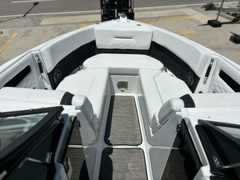26ft Four Winns Yacht For Sale