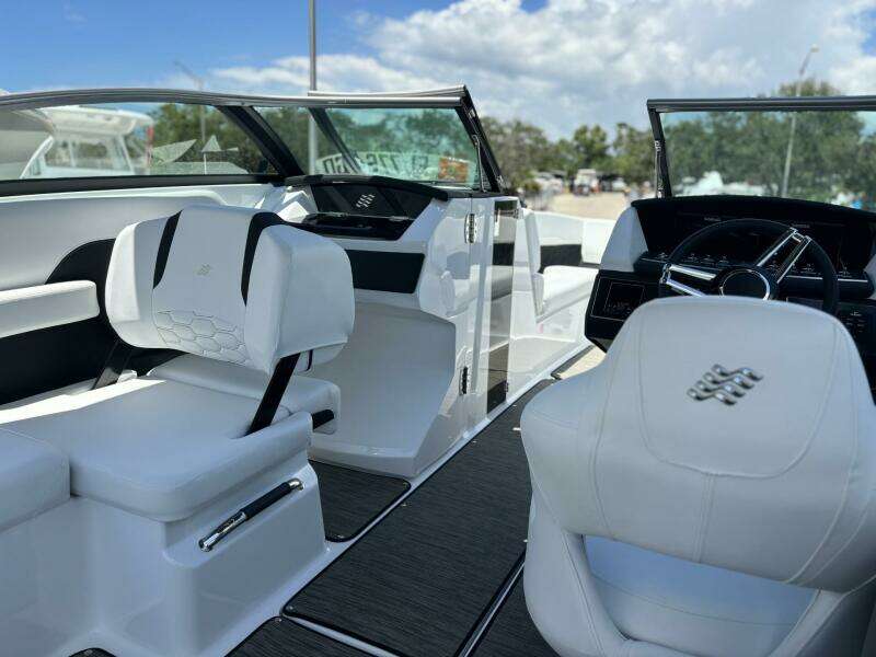 26ft Four Winns Yacht For Sale