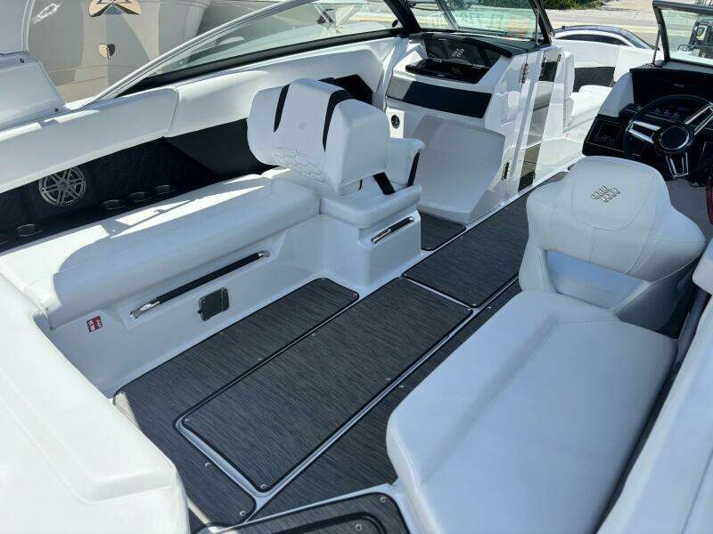 26ft Four Winns Yacht For Sale