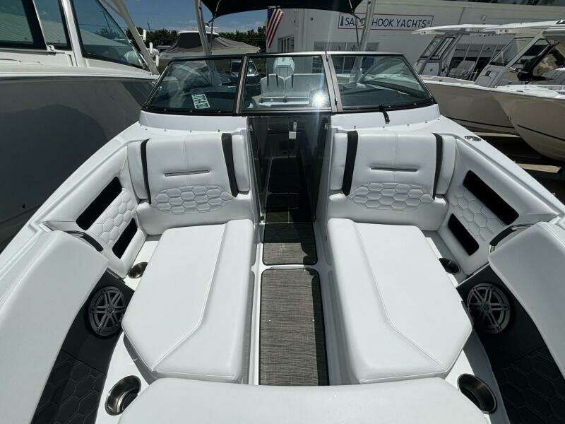 26ft Four Winns Yacht For Sale
