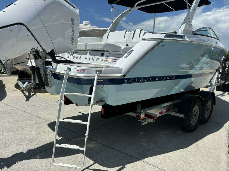 26ft Four Winns Yacht For Sale