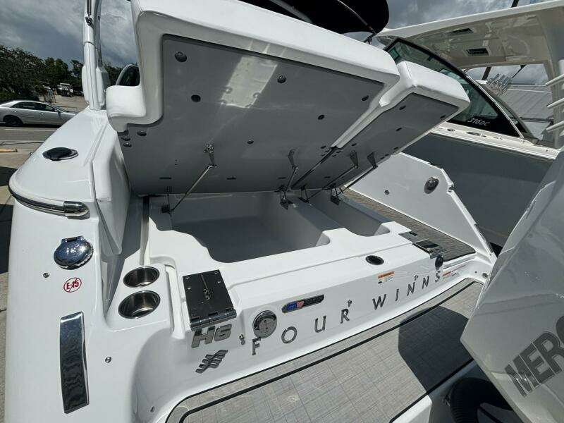 26ft Four Winns Yacht For Sale