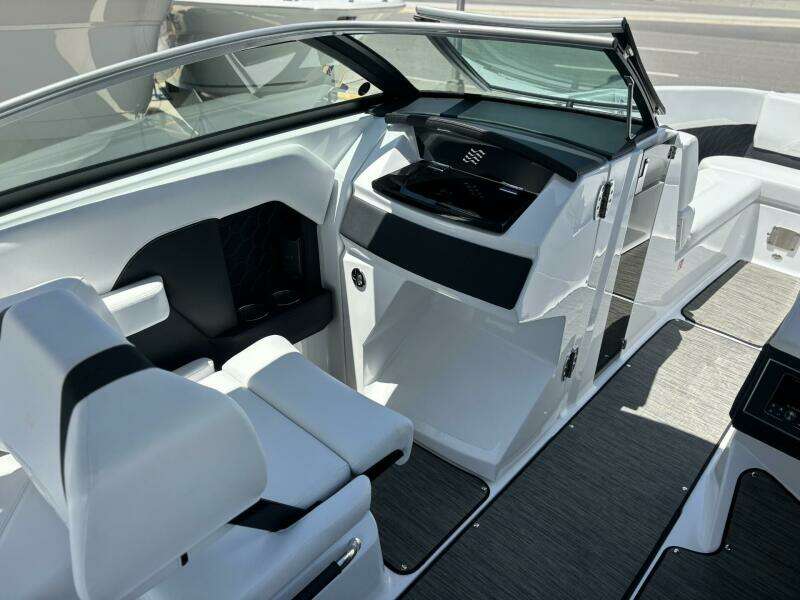26ft Four Winns Yacht For Sale