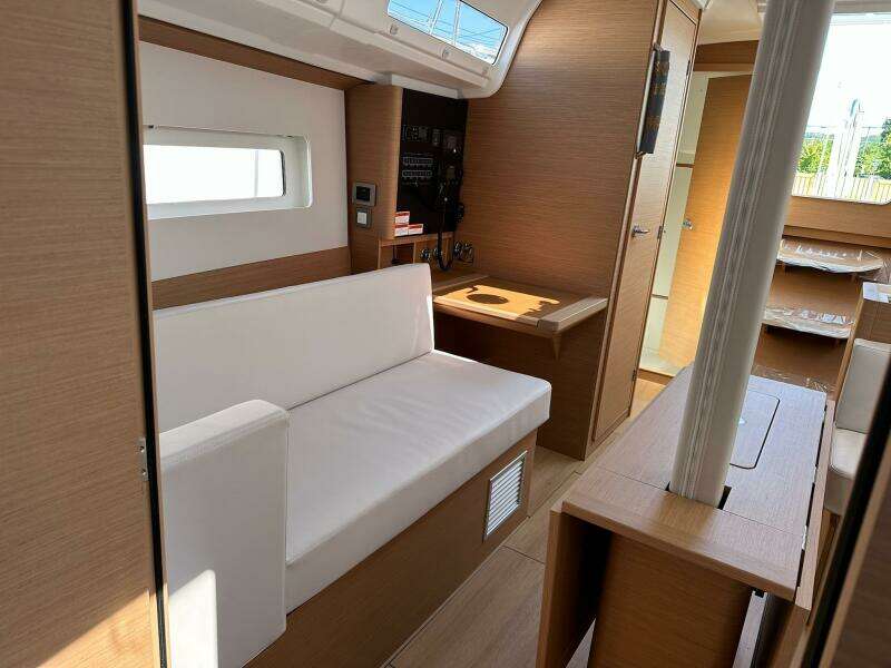 38ft Jeanneau Yacht For Sale