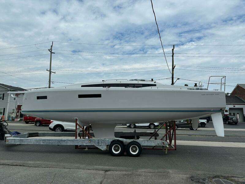 38ft Jeanneau Yacht For Sale