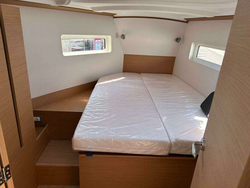 38ft Jeanneau Yacht For Sale