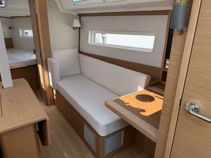 38ft Jeanneau Yacht For Sale