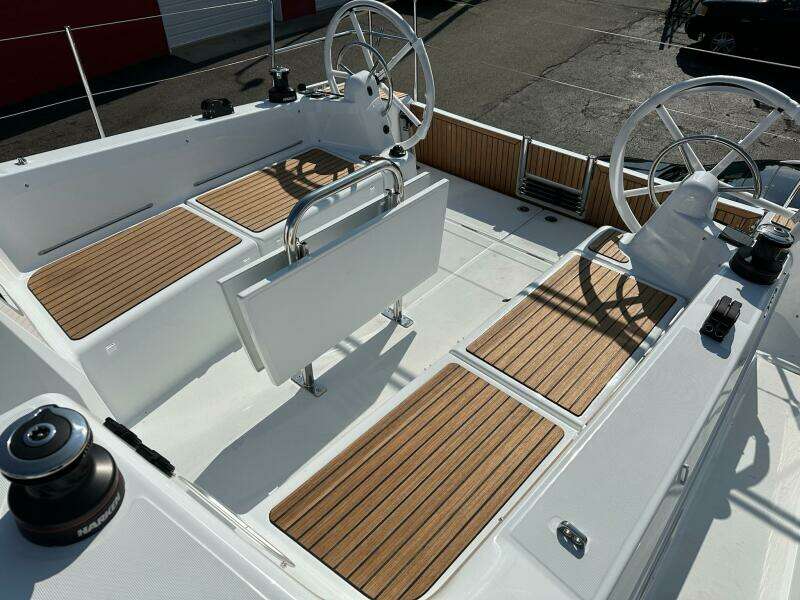 38ft Jeanneau Yacht For Sale