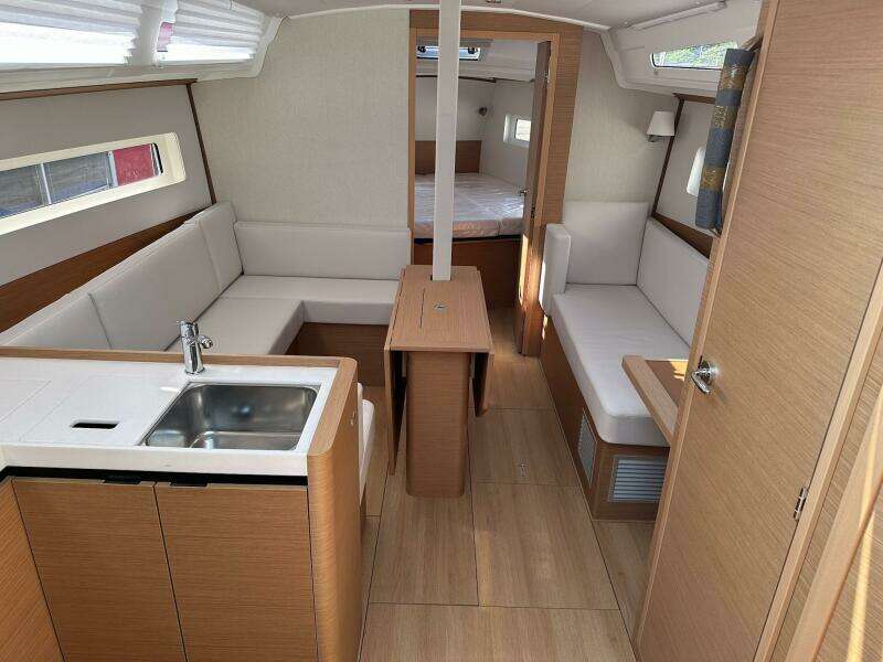 38ft Jeanneau Yacht For Sale