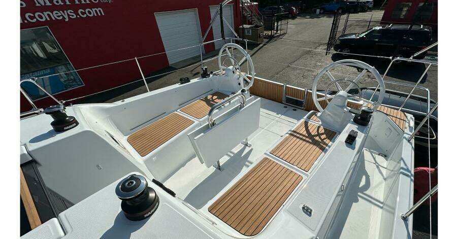38ft Jeanneau Yacht For Sale