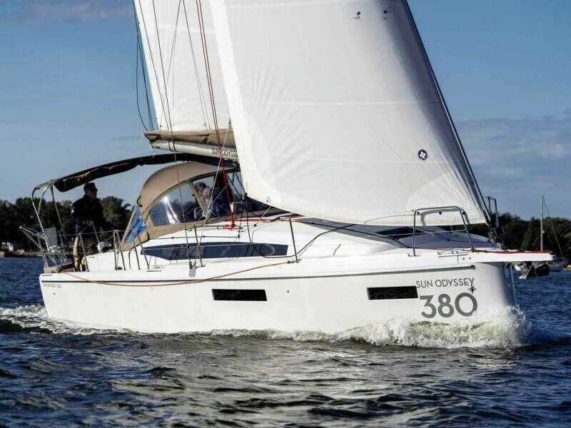 38ft Jeanneau Yacht For Sale