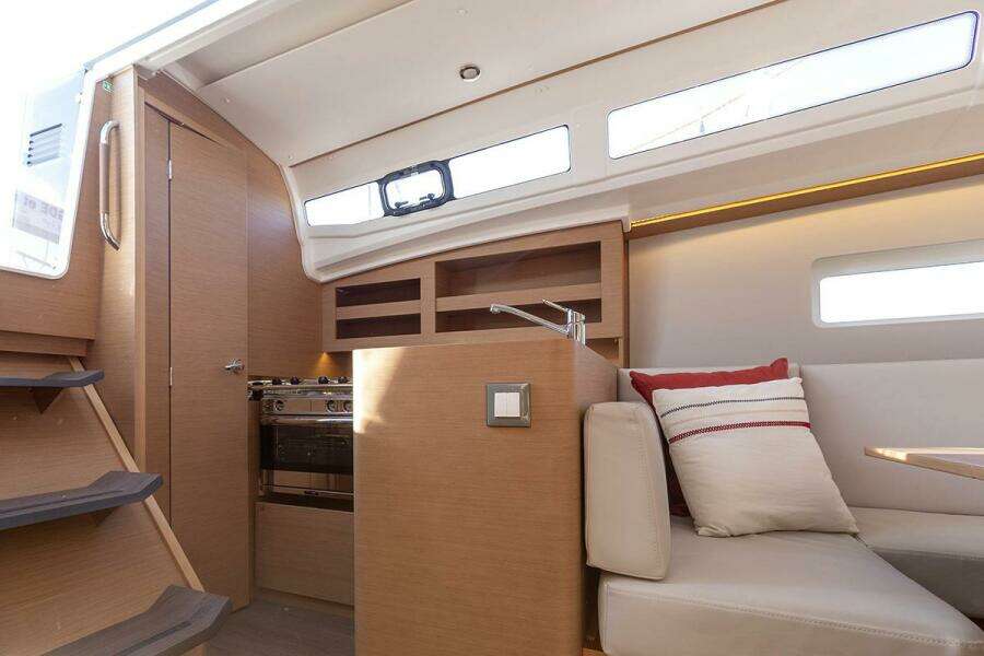 38ft Jeanneau Yacht For Sale