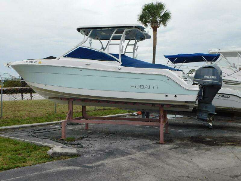 24ft Robalo Yacht For Sale