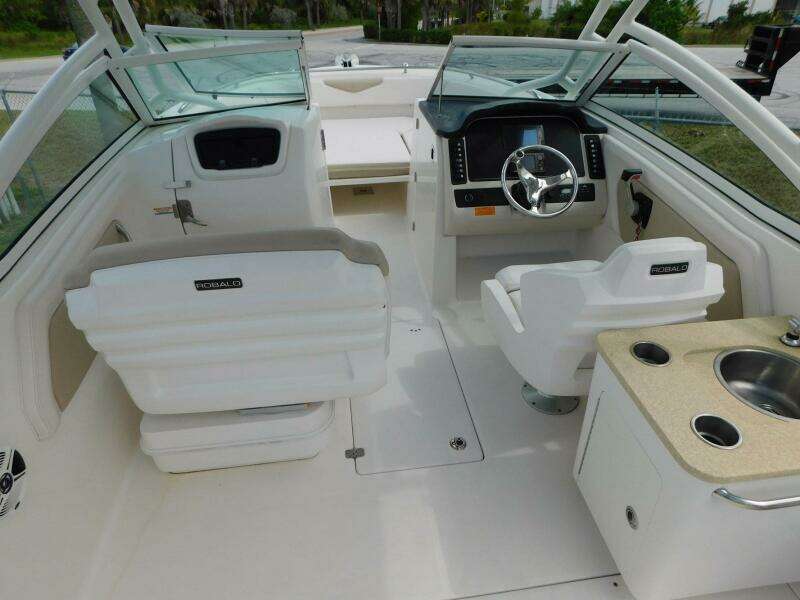 24ft Robalo Yacht For Sale