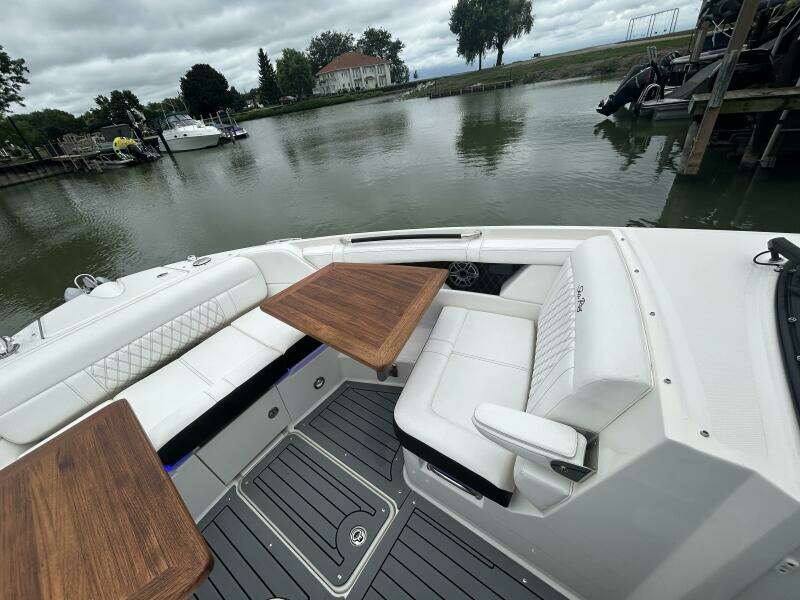 35ft Sea Ray Yacht For Sale