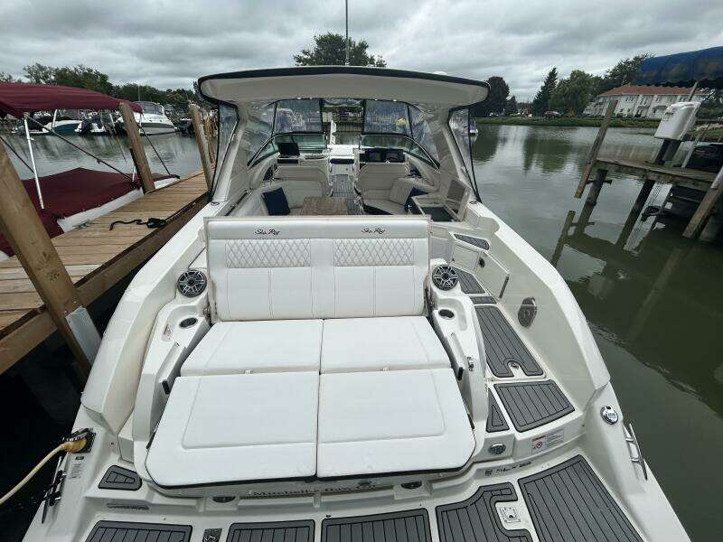 35ft Sea Ray Yacht For Sale