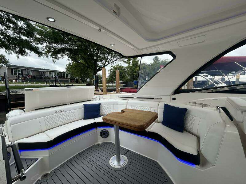 35ft Sea Ray Yacht For Sale
