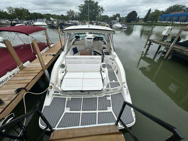 35ft Sea Ray Yacht For Sale
